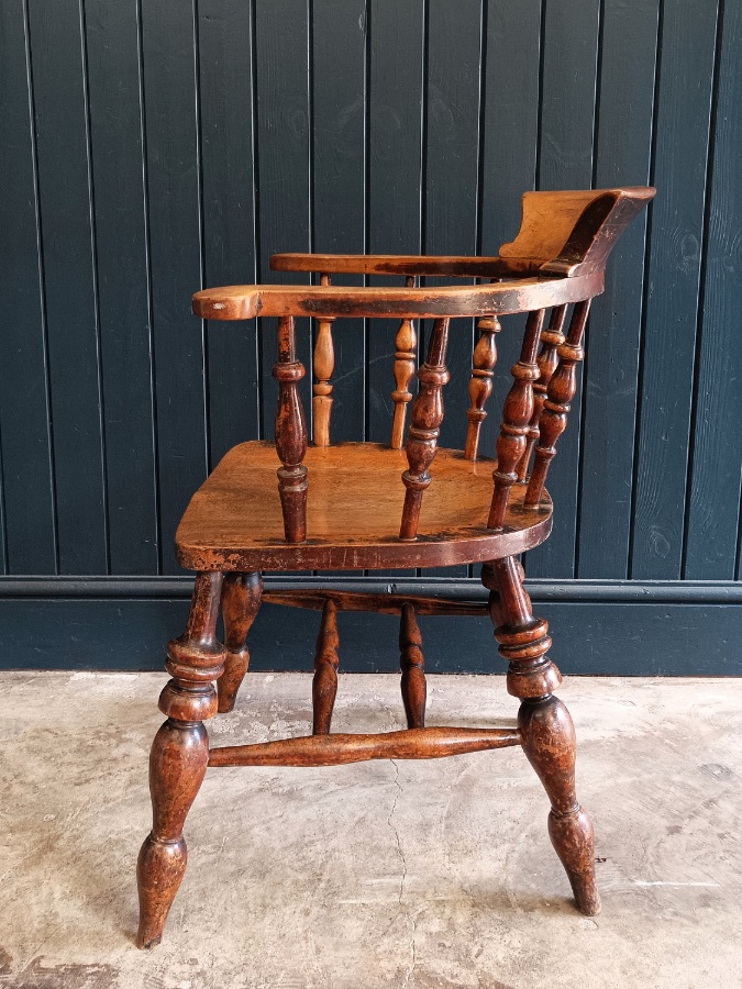 Smokers Bow Desk Chair (2).jpg